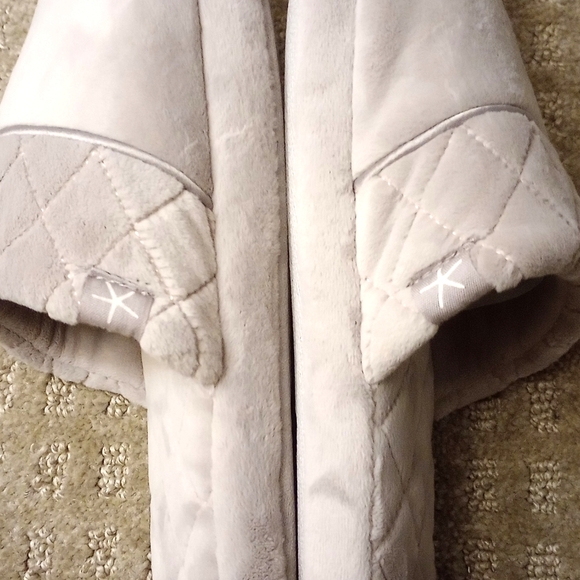 Barefoot Dreams Luxe Chic Slippers  New - Picture 7 of 8